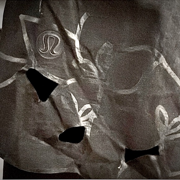 Lululemon Rare Black Forest Shorts w/Bike Shorts Built-In/New/Sz 6/Ltd Edition - Picture 13 of 13